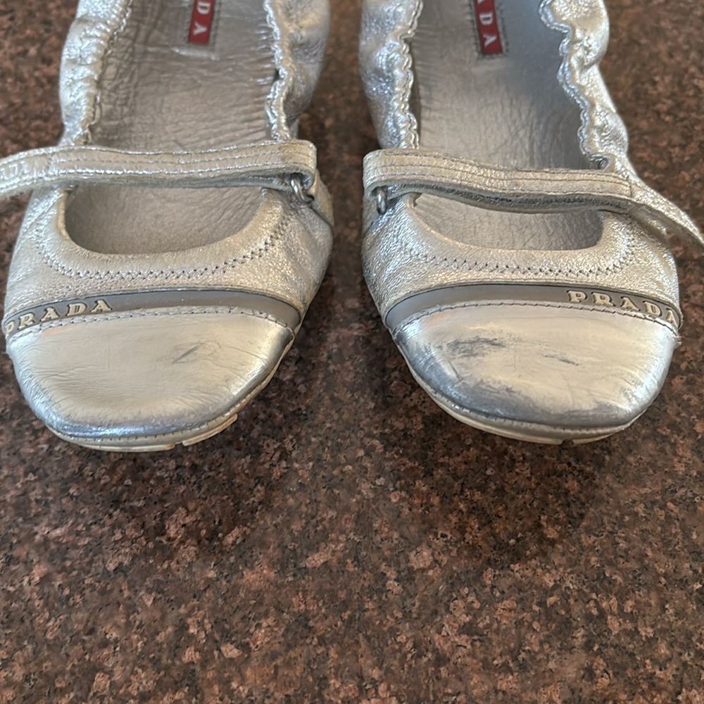 PRADA GIRLS SILVER MARY JANE FLATES-1 - Picture 2 of 13